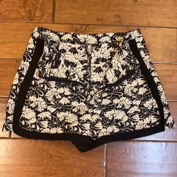 ASOS women’s shorts - Picture 4 of 4